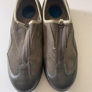 Brand New Dr Scholls Sneakers in size 6